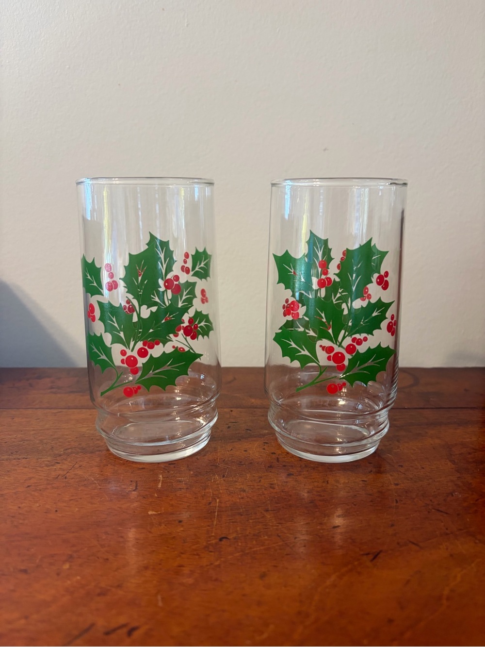 Vintage Indiana glass Christmas’s holly & berry tumblers set of 2